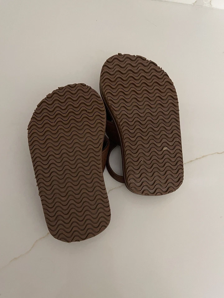 GAP Baby Toddler Flip Flips Size 6C Like New - Image 4 of 4