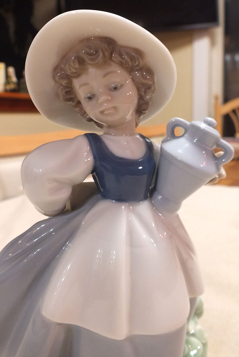 Nao by Lladro Daisa 1986 Gloss Figurine Girl in Hat with Jug # 565 Nao by Lladro Daisa 1986 Gloss Figurine Girl in Hat with Jug # 565