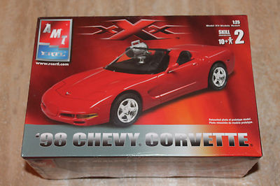 AMT Ertl 31969 98 Chevy Corvette Triple XXX Auto 1:25 Film RAR NEU OVP