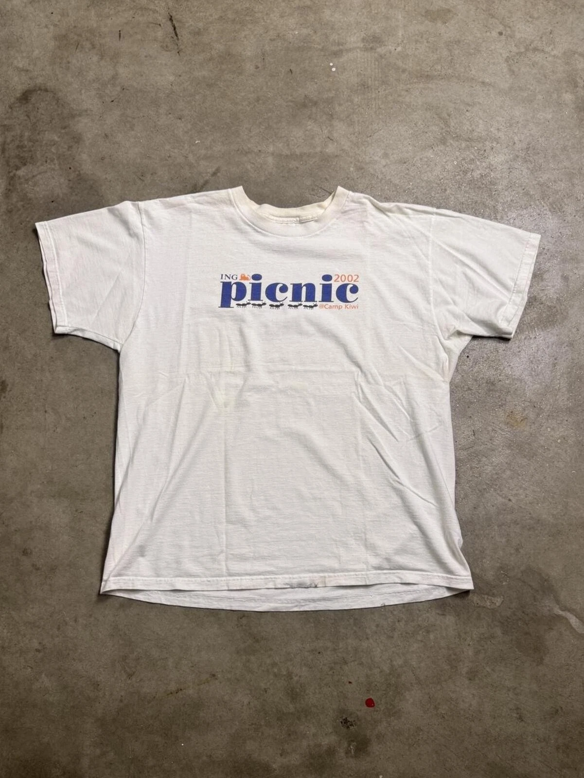Vintage 2002 Picnic Camp Kiwi Graphic T-Shirt Fruit of the Loom XL