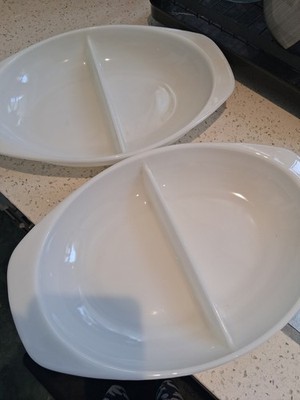 2 Vintage Pyrex Serving Dishes