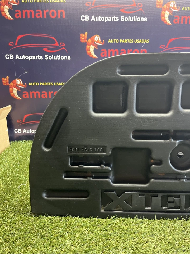 KIT DE HERRAMIENTAS PARA PISO TRASERO NISSAN XTERRA 2000-2004 P/N 84908-7Z00 ORIGINAL OEM ((VACÍO)) Foto 4 de 4