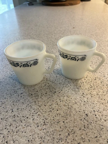 Pyrex Set Of 2  Navy Blue Old Town Blue Onion Milk Glass Mugs