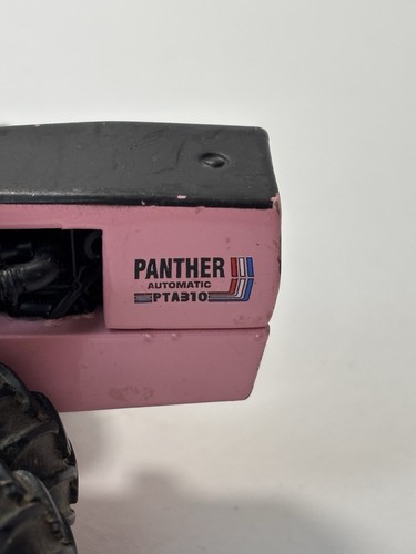 Case/IH Steiger Panther 3 PTA-310 Pink Tractor Duals All Around 1/64 by Ertl - Picture 13 of 15
