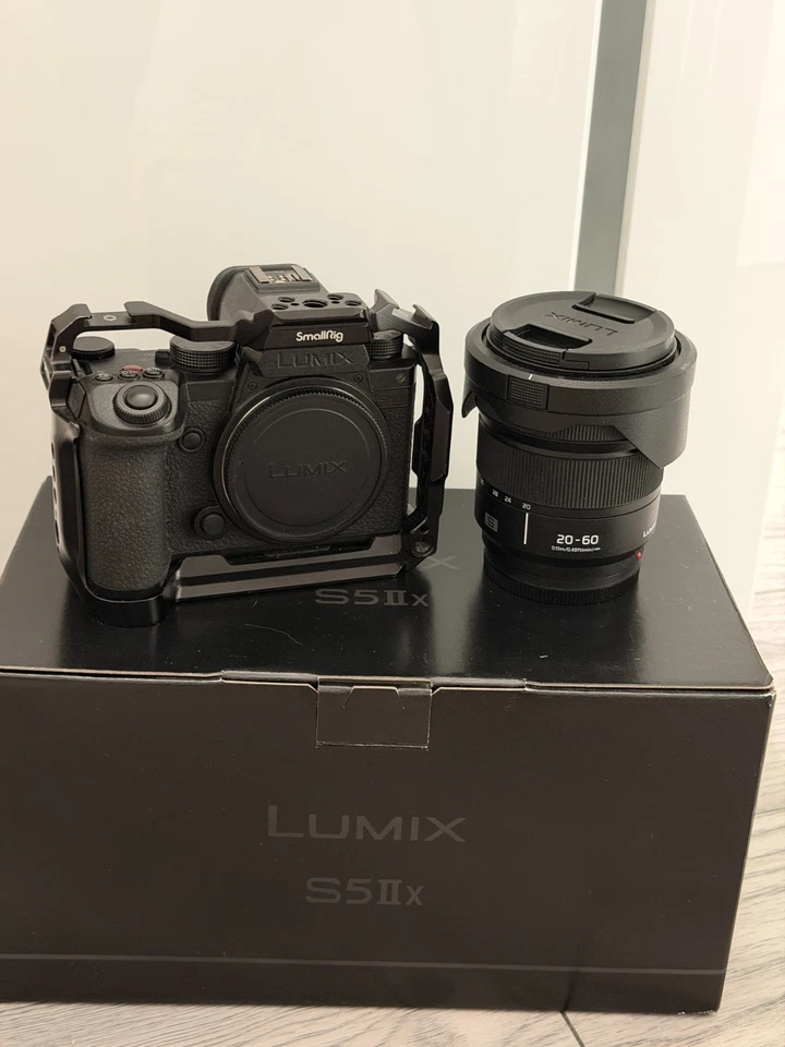 Lumix S5IIX Zubehörpaket mit 20-60mm, 35mm F1.8, Cage & 6 Akkus + Restgarantie, Foto 2 von 5
