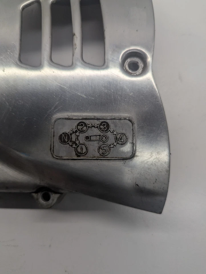 Cubierta de piñón delantero OEM 1999-2012 Suzuki Gz250 1999-2012 Foto 2 de 3