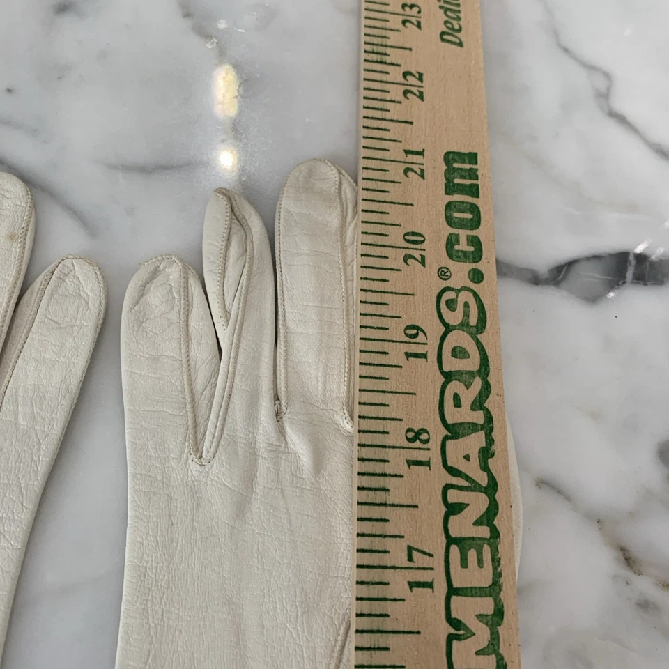 Luvas de ópera vintage tamanho 6,5” brancas francesas para crianças 21” feitas na França - Imagem 2 de 4