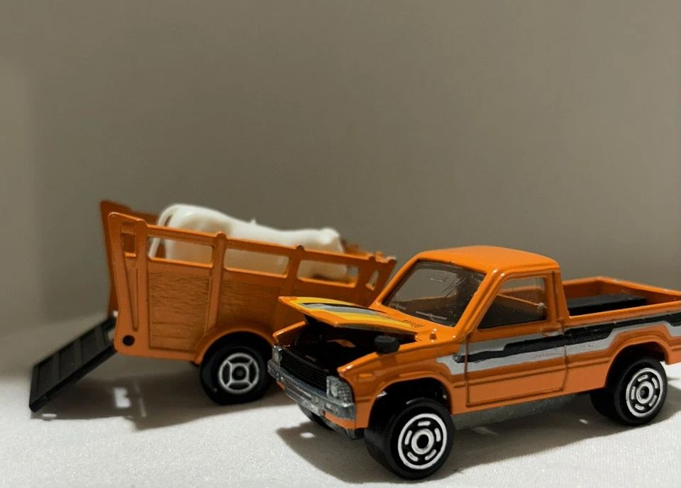 Camioneta y remolque Majorette serie 300 Betaillere Toyota Hilux RARO Foto 3 de 4