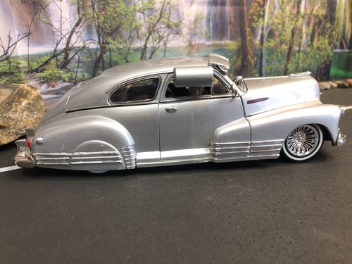JADA 1947 STREET LOW CHEVROLET AEROSEDAN FLEETLINE DIECAST 1/24 Silver, No Box - Picture 3 of 15