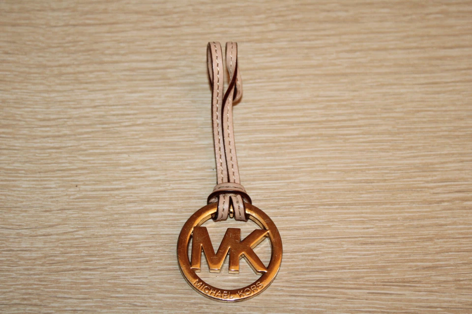 Cartera de repuesto de cuero tostado MICHAEL KORS logotipo llavero metal dorado MK encanto Foto 2 de 4