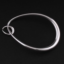 Georg Jensen Sterling Armreif # 433A. Silber. Nachwuchs. Jacqueline Rabun. Klein.