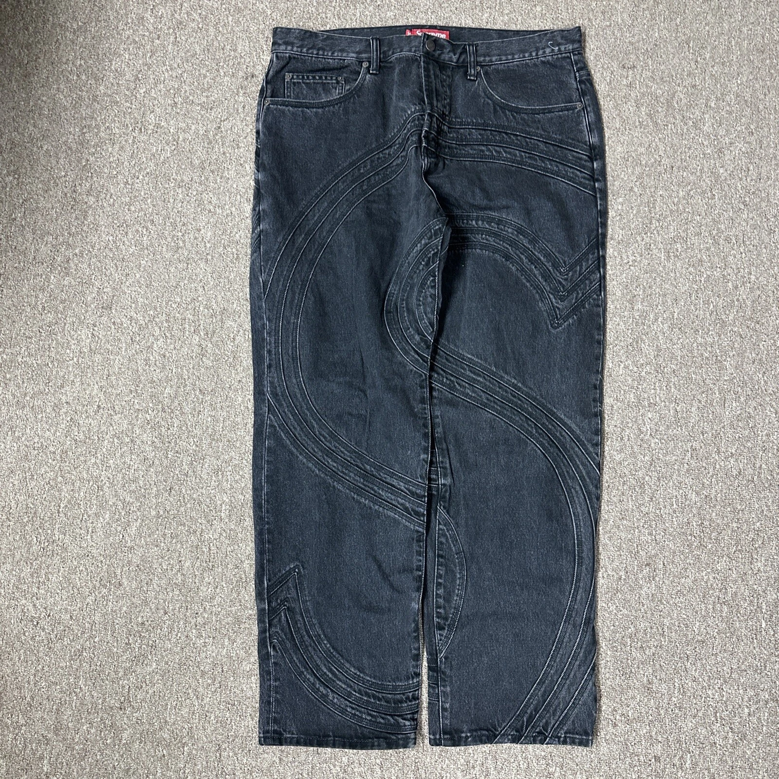 Jean ample logo Supreme S taille 36   noir délavé SS24