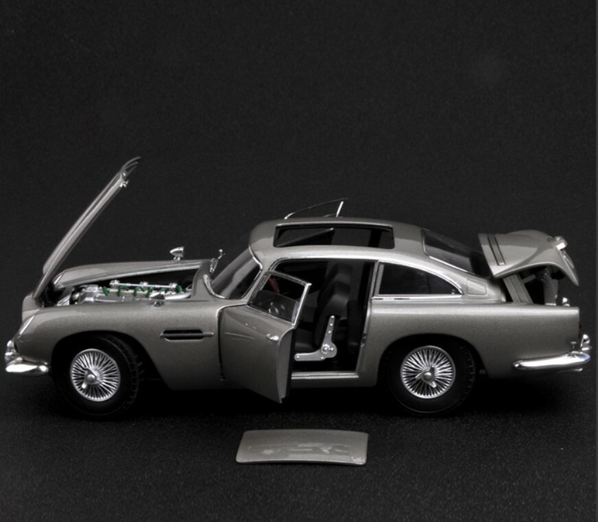 ASTON MARTIN DB5 007 1/18＋1:64 51haxUQ5h5L._UF894,1000_QL80_.jpg
