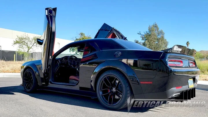 Dodge Challenger 2009-2023 Puertas Lambo Pernos Puertas Verticales Inc FÁCIL INSTALACIÓN Foto 2 de 4