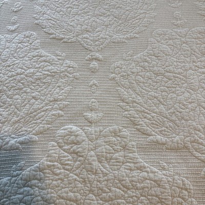 Beautiful White Quilted Bedspread Comforter Reversible 101 W X 93 L Scalloped