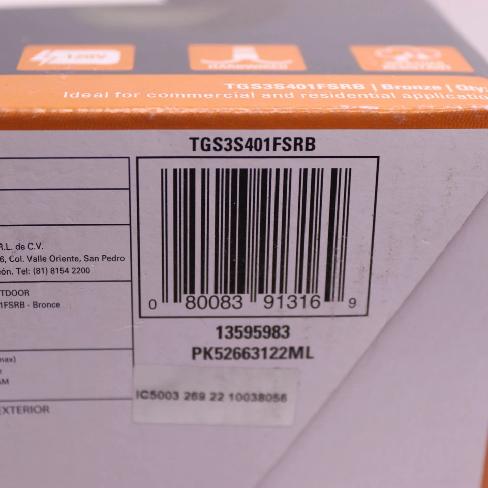 Luz LED integrada para exteriores Halo TGS de inundación y seguridad cabeza cuadrada única bronce Foto 2 de 4