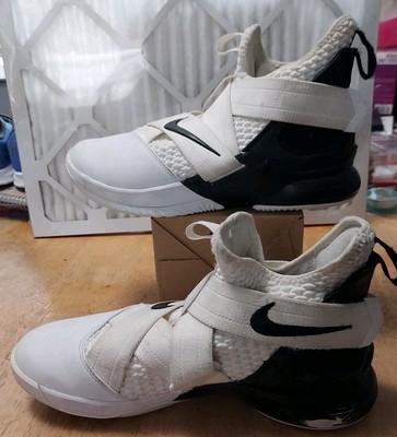 Nike Lebron Soldier AT3872-101 White Basketball Sneakers  display picture 3