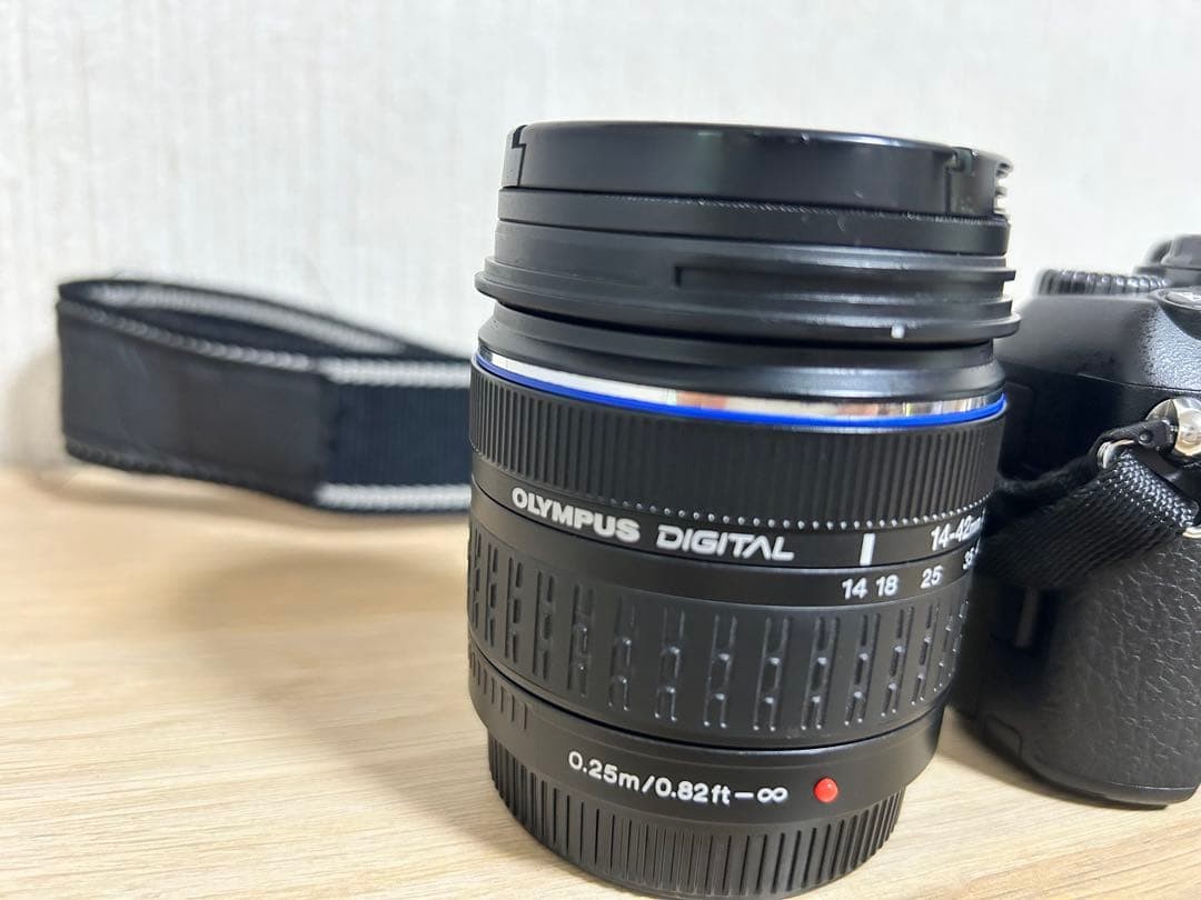 Olympus E-410 Digital SLR Camera 10MP with 14-42mm Zoom Lens Used