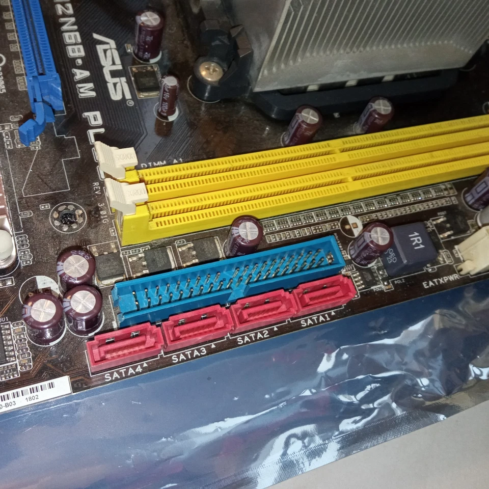 SCHEDA MADRE ASUS M2N68-AM PLUS + AMD Sempron 3200+ Perfettamente Funzionante - Immagine 4 di 4