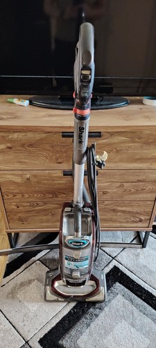 Shark Vacuum Cleaner (Model NV680UKT 40) - **FOR PARTS / NOT WORKING