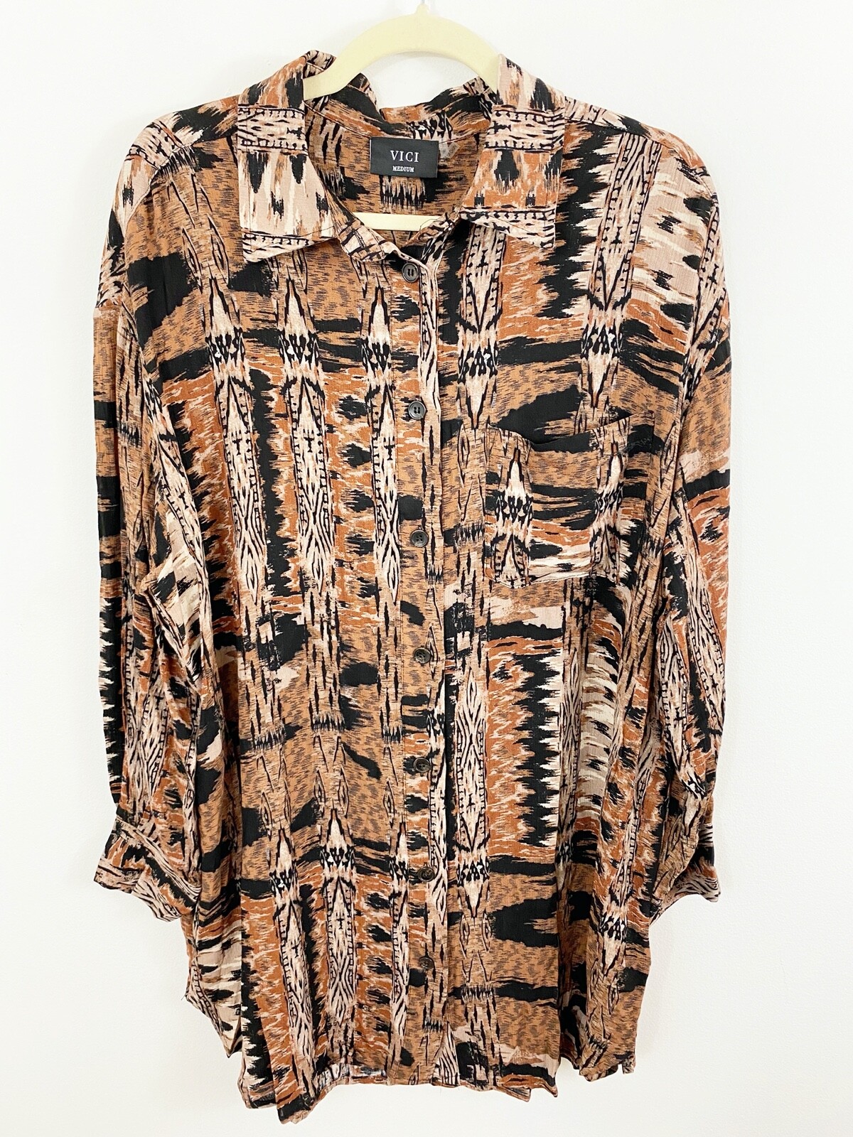 VICI Button Front Collared Blouse Size Medium Tri… - image 1