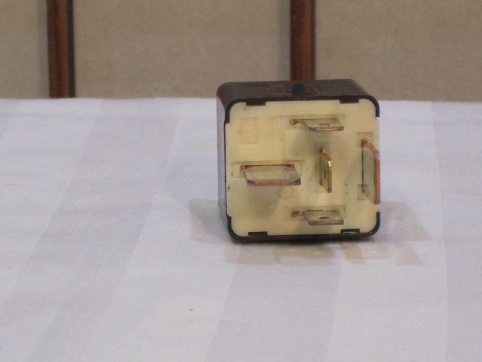 DENSO RELAY FUSE BOX BLACK 9098704006 for TOYOTA 1567001580 GRADE B