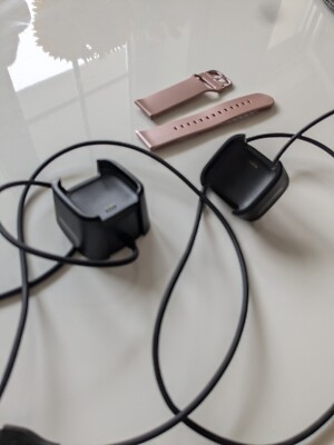Fitbit versa 2 Ersatzarmband silikon und Ladekabel Fitbit Vensa2 USB - 2 st
