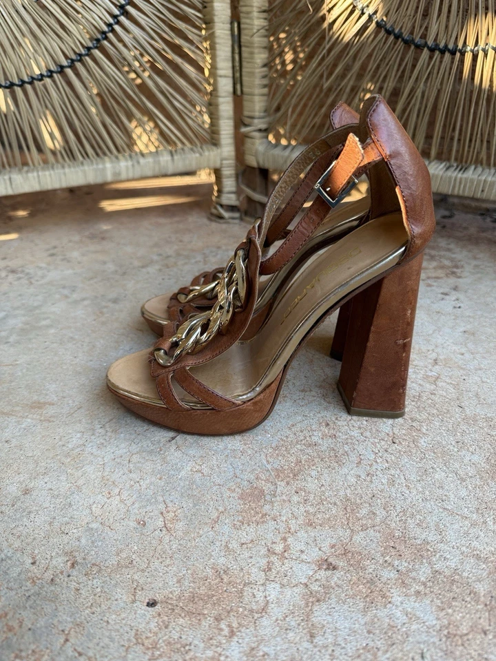 Sandalias de cuero Dsquared2 para mujer 36 EE. UU. 6 altas gruesas cadena tacón bloque plataforma Foto 2 de 4
