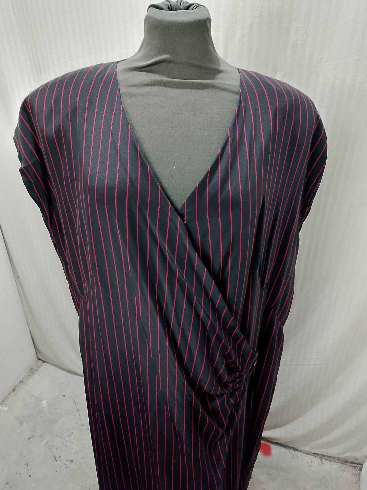 Articolo e3493 abito donna Yves Saint Laurent nero a righe rosse taglia M asce