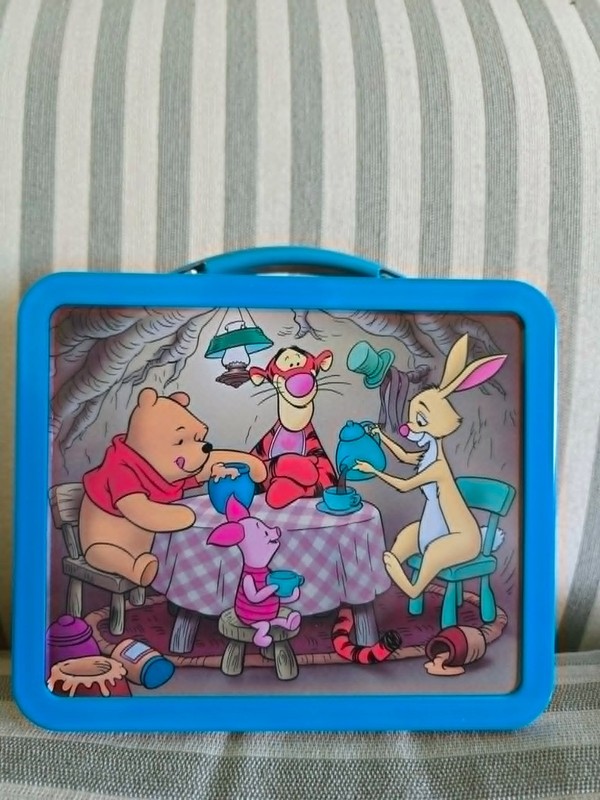 Hallmark School Days Disney Pooh Lunch box metal Vintage Limited Edition