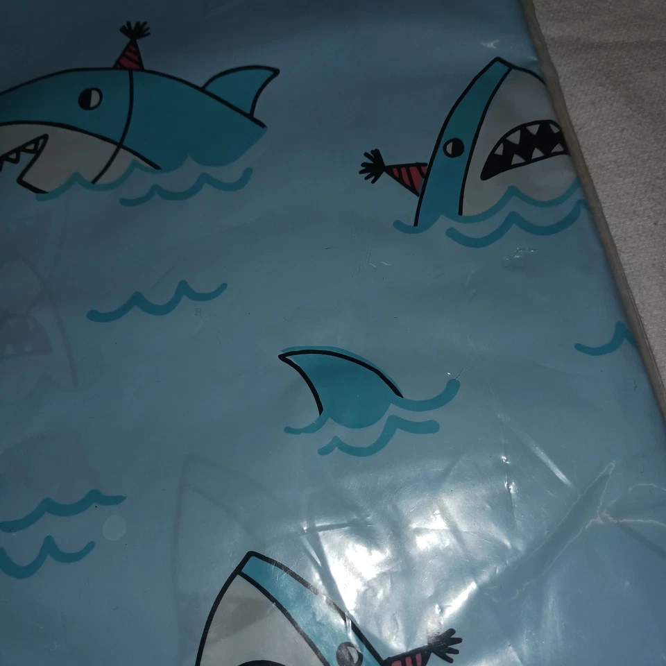 Mantel Blue Shark 52x84 y 20 pajitas de fiesta de tiburón. Spritz Nuevo Foto 3 de 4