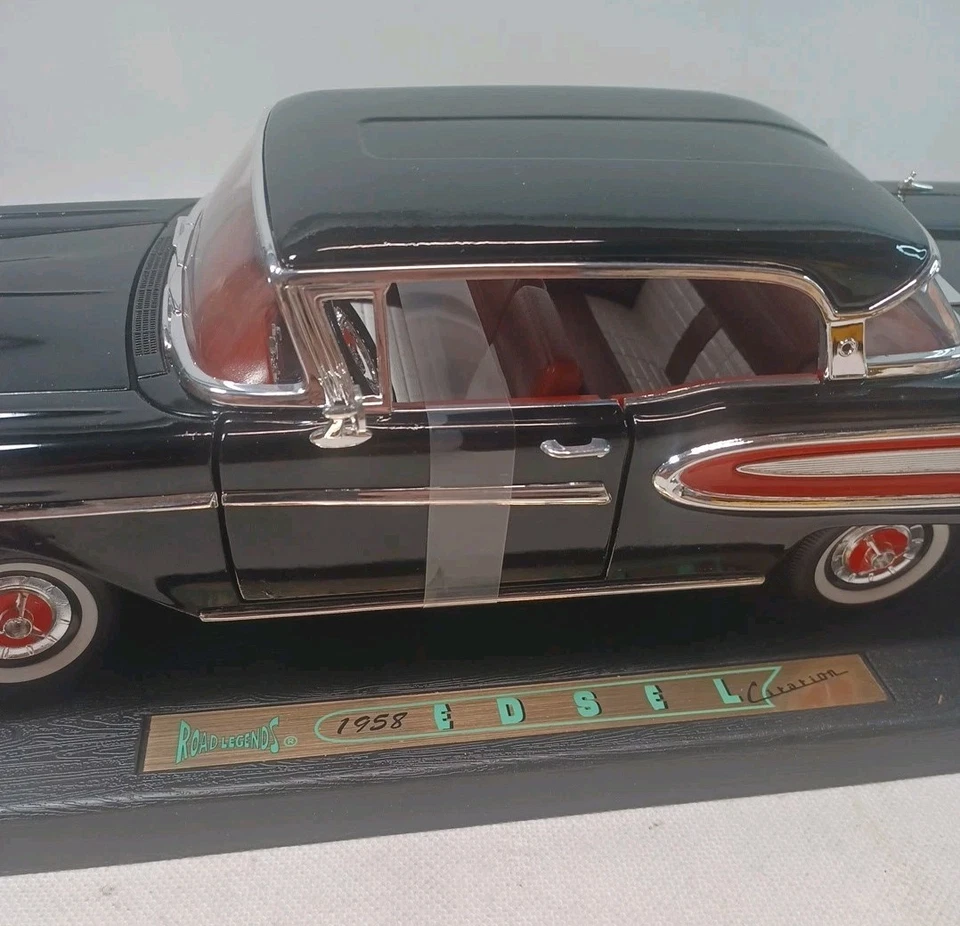 Road Legends DIE-CAST 1:18 1958 Edsel Convertible Black W/ Red Accents - Image 2 of 4