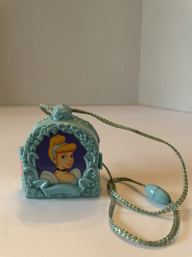 Polly Pocket Cinderella Medaillon kompakte Halskette komplett mit 2 Figuren EUC - Bild 1 von 5