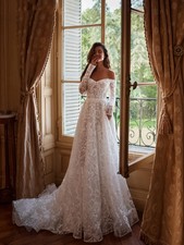 Luxury Shiny Lace Applique Wedding Dress Sweetheart Neck Off Shoulder Bride Gown