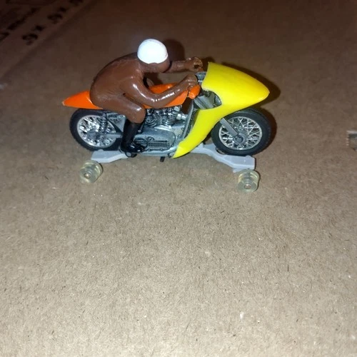 Hot Wheels Rrrumblers 1971 Rip Snorter Motorcycle w Brown Rider Yellow Fairing