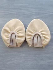 Rhythmic gymnastics beige leather toe shoes, foot length 19-25