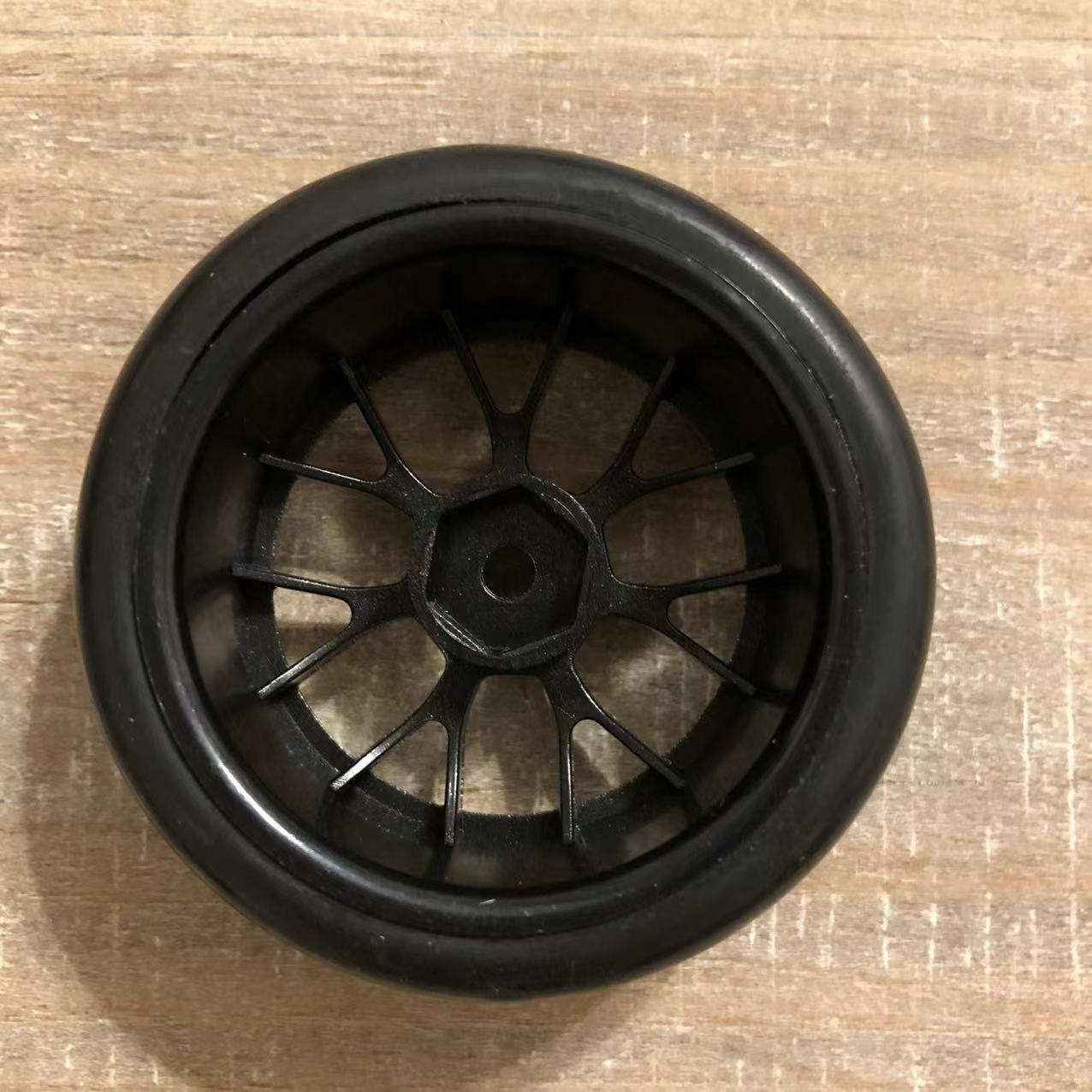 1/10 On Road RC Touring Car Wheels 1.9In 12mm Hex Soft Rubber Tires