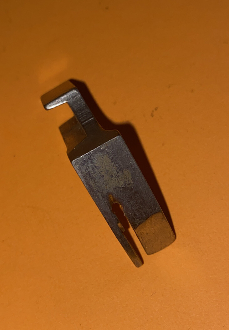 *USED* 12463H-1/16-SINGER-RIGHT HINGED PRESSER FOOT FOR SEWING MACHINES ...