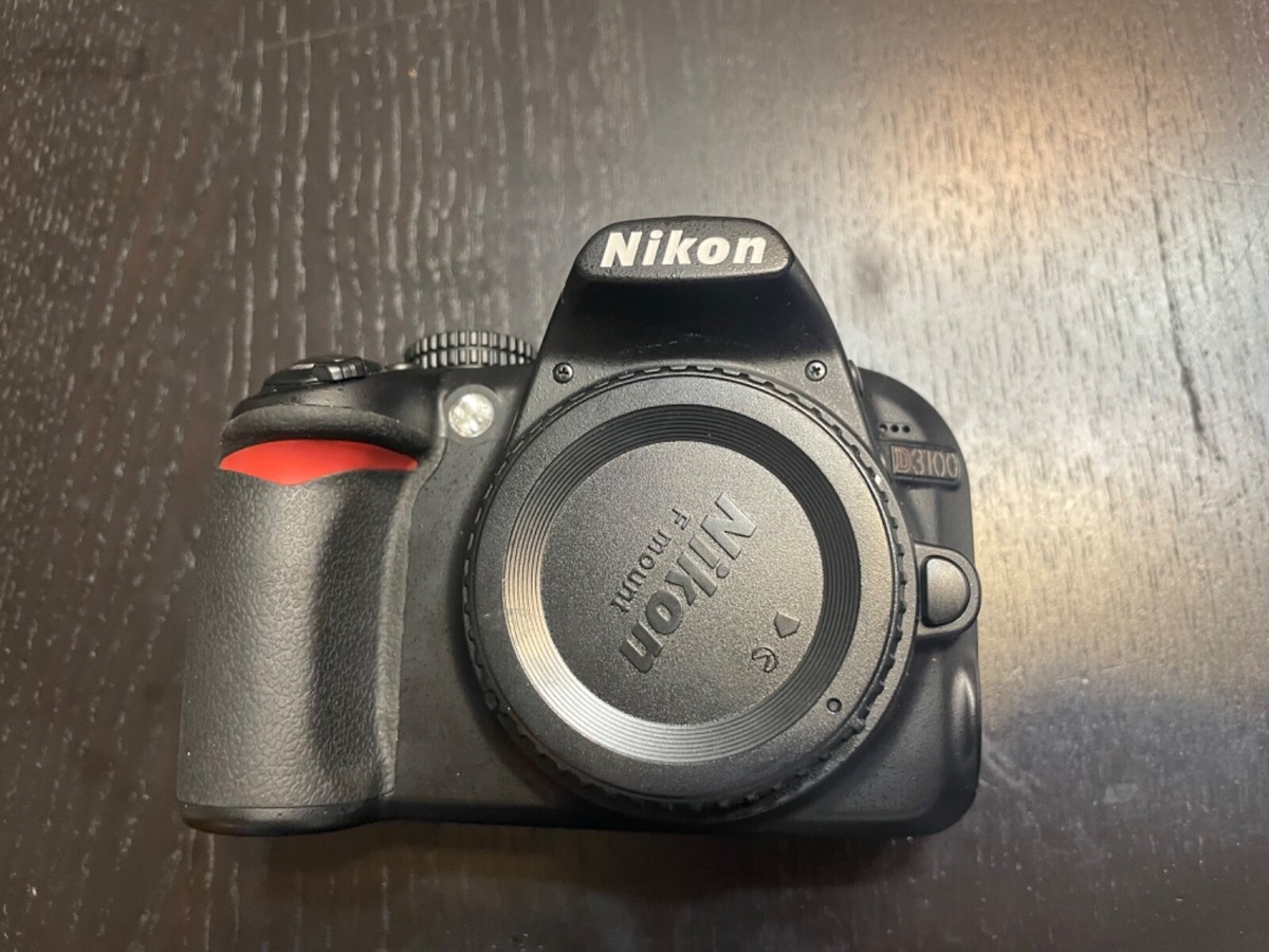 Nikon D3100 with 2 lenses (18-55 and 55-200), Lowepro case Nikon D3100 with 2 lenses (18-55 and 55-200), Lowepro case