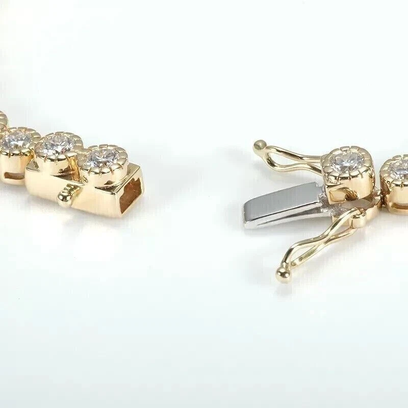 Conjunto de brazalete de tenis con bisel de diamantes de corte redondo de 6 quilates en oro amarillo de 14 quilates Foto 3 de 4