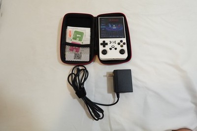 R36 MAX HANDHELD GAME CONSOLE - WHITE W/CASE ***