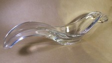Coupe allongée  de 57 cm en épais lumineux cristal de Baccarat, estampillée .