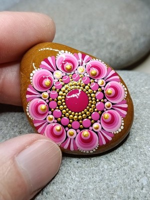 Mandala Stein, pink, Glücksbringer, Naturstein vom Bodensee, handbemalt, Unikat