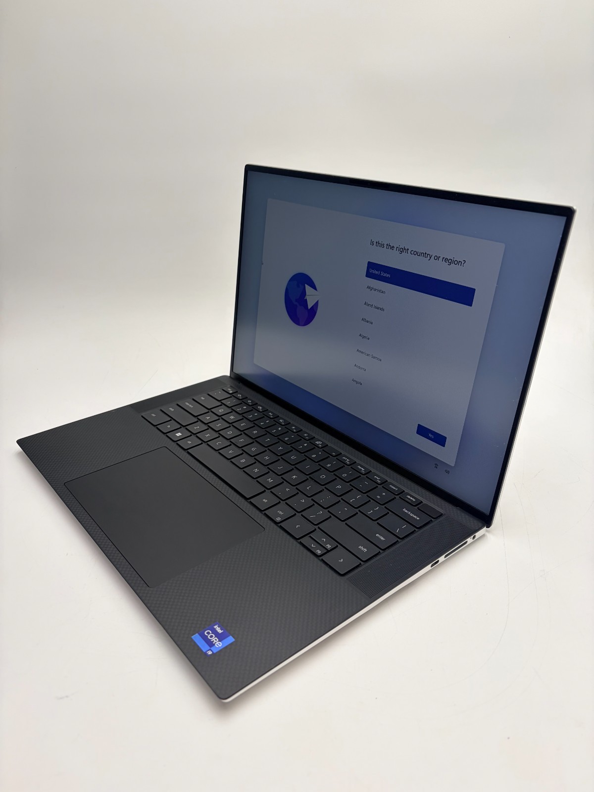Dell XPS 15 9520 | i9-12900HK @ 2.50GHz | 32GB RAM | 1TB HDD - Windows 11 Pro