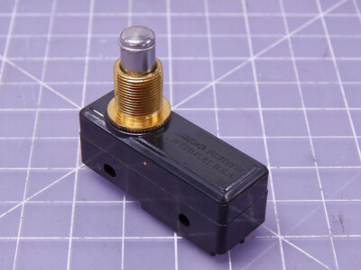 LOT OF 150 MICRO SWITCH M8805/1/-019 BASIC / SNAP ACTION SWITCHES T104555
