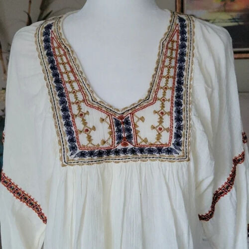 NWT Max Studio Embroided Blouse - Imagen 2 de 9