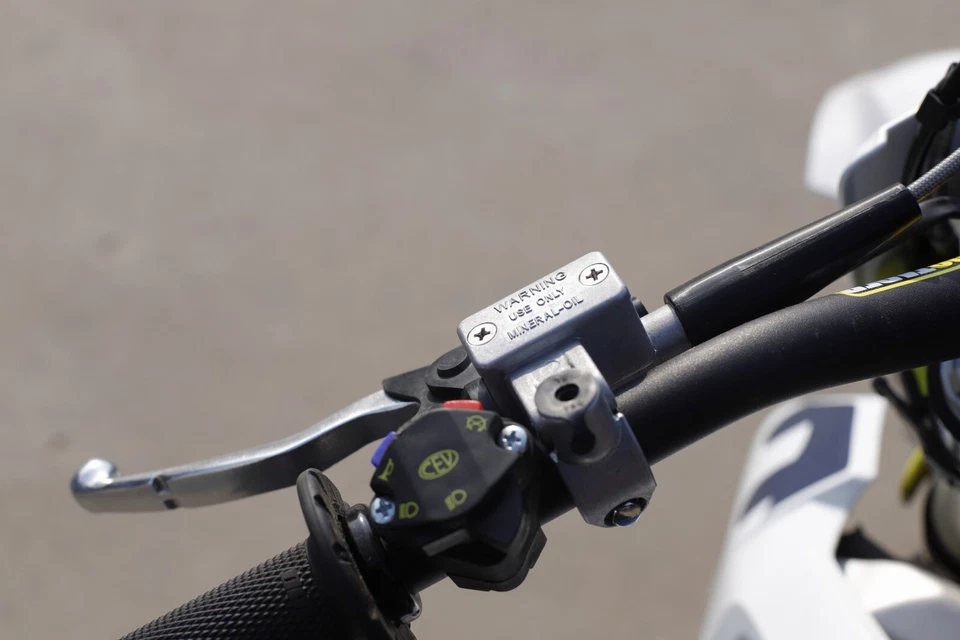 For HUSQVARNA TE 125 150 250 250i 300 300i Left Hydraulic Clutch Master Cylinder - Image 4 of 4