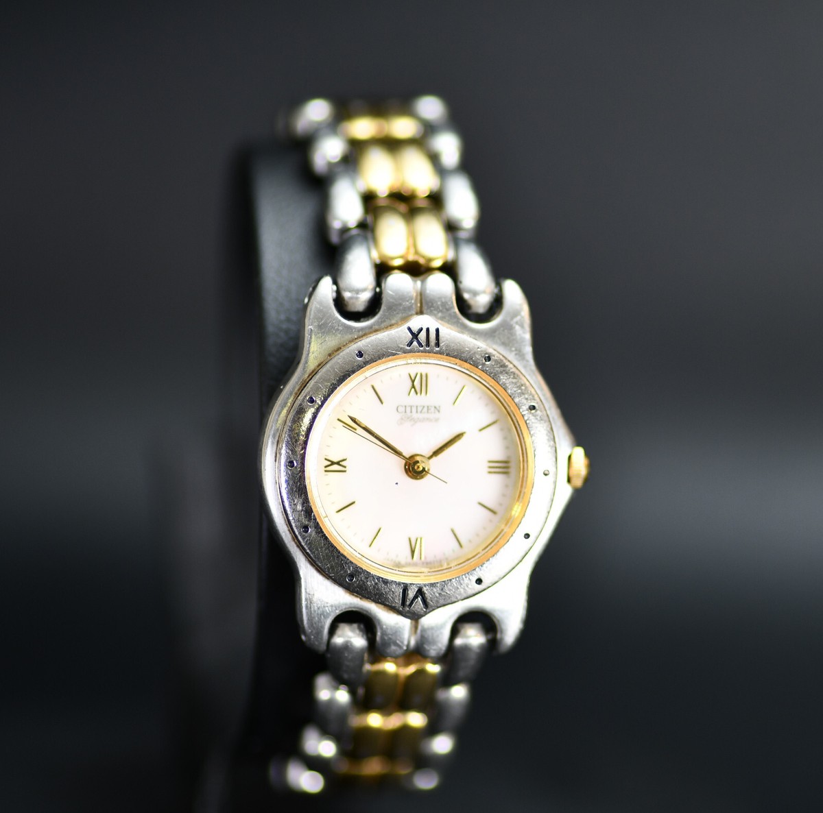 Citizen Ladies Elegance Quartz Watch Silver Tone Round 23mm 