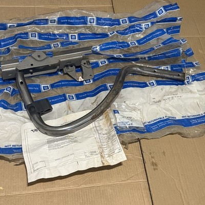 NOS OEM GM Impala 00 01 Lumina Monte Carlo 95-01 Rear Lid Hinge 10275697 