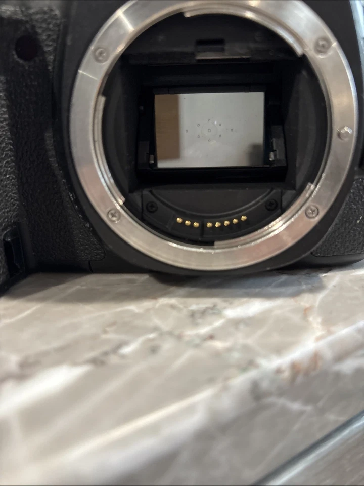 Цифровая зеркальная камера Canon EOS 6D 20,2 Мп - черная (только корпус), ДЕФЕКТНАЯ НА ЗАПЧАСТИ - Изображение 3 из 4